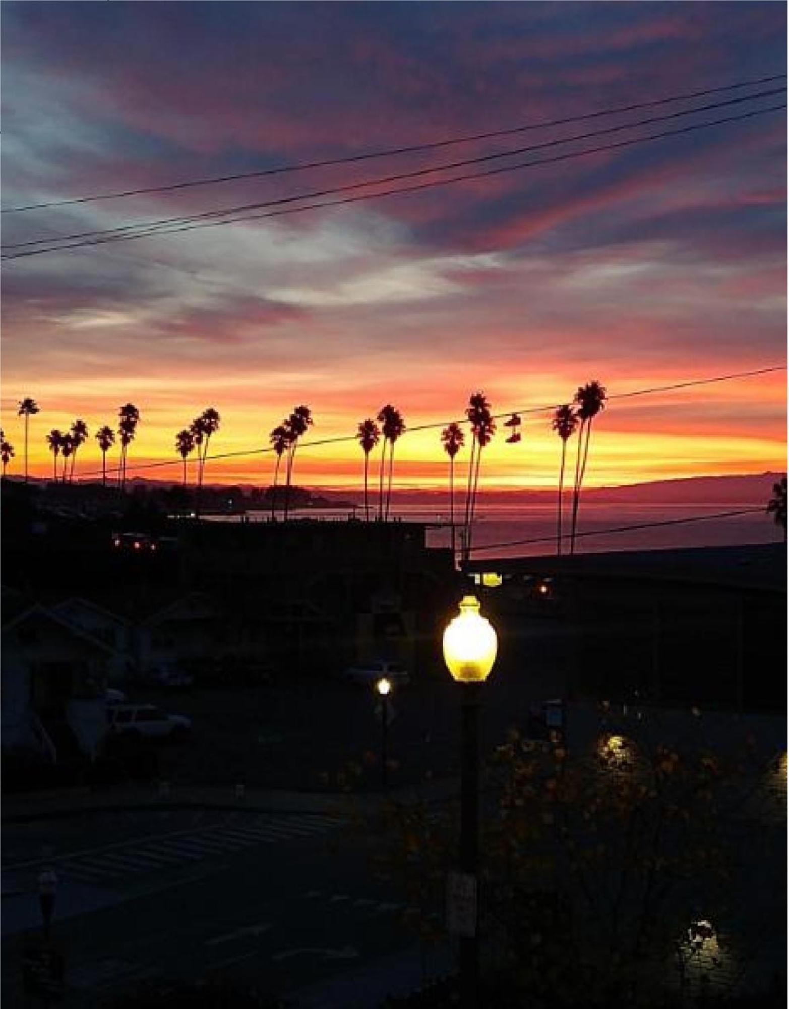 Howard Johnson By Wyndham Santa Cruz Beach Boardwalk Εξωτερικό φωτογραφία