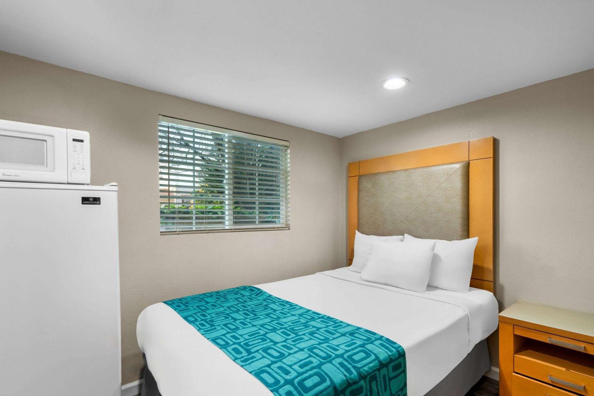 Howard Johnson By Wyndham Santa Cruz Beach Boardwalk Εξωτερικό φωτογραφία