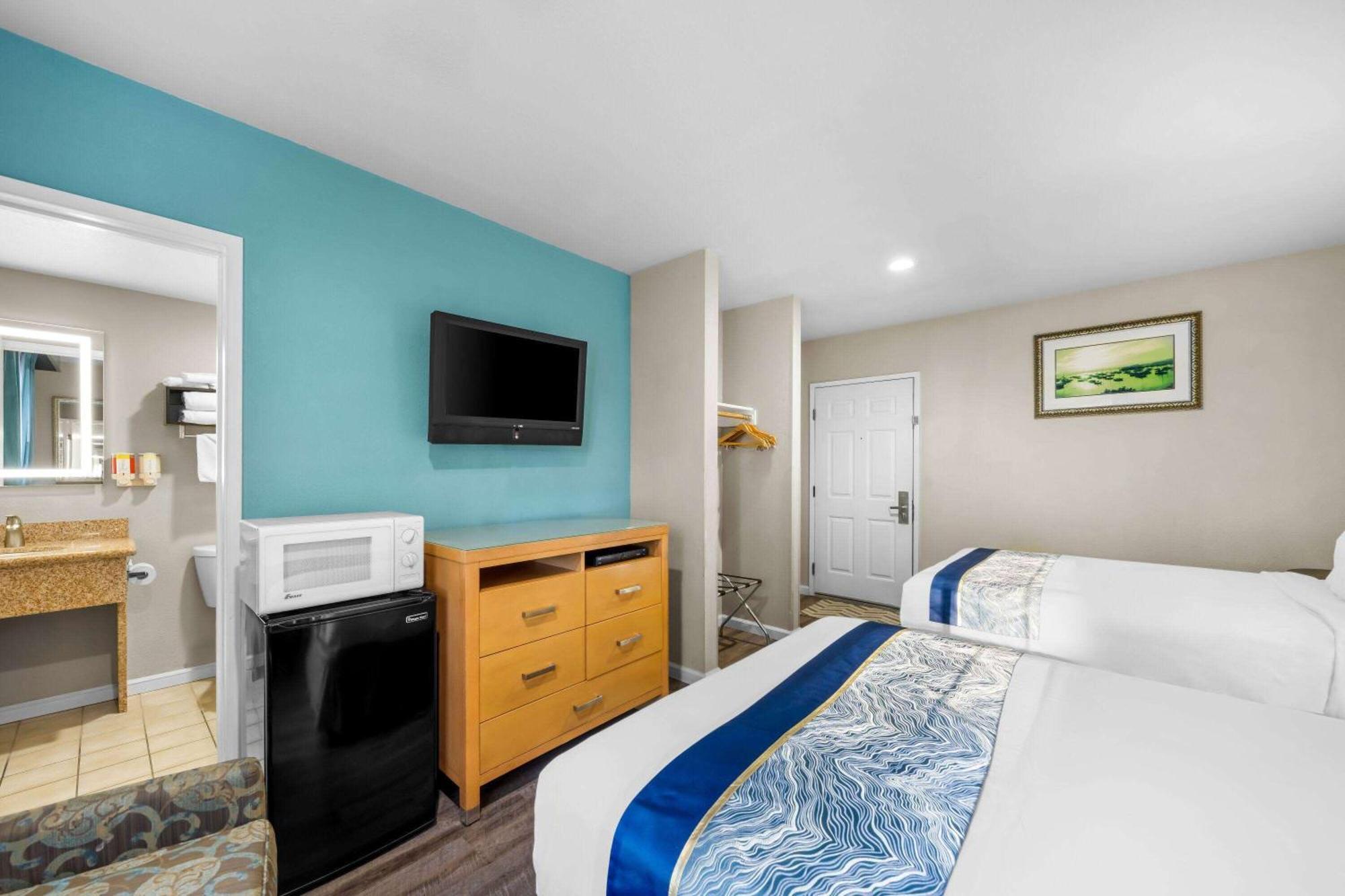 Howard Johnson By Wyndham Santa Cruz Beach Boardwalk Εξωτερικό φωτογραφία