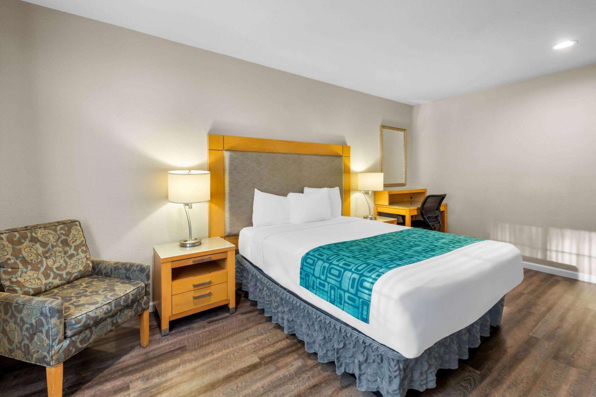 Howard Johnson By Wyndham Santa Cruz Beach Boardwalk Εξωτερικό φωτογραφία