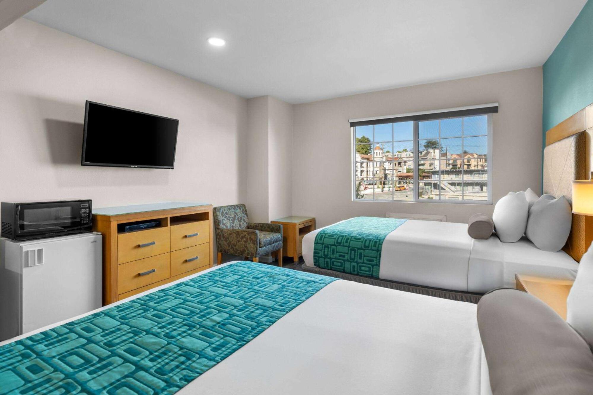 Howard Johnson By Wyndham Santa Cruz Beach Boardwalk Εξωτερικό φωτογραφία